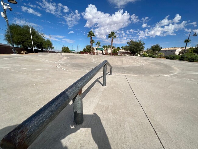 Building Photo - BEAUTIFUL 2BD/2BA SOUTHEAST