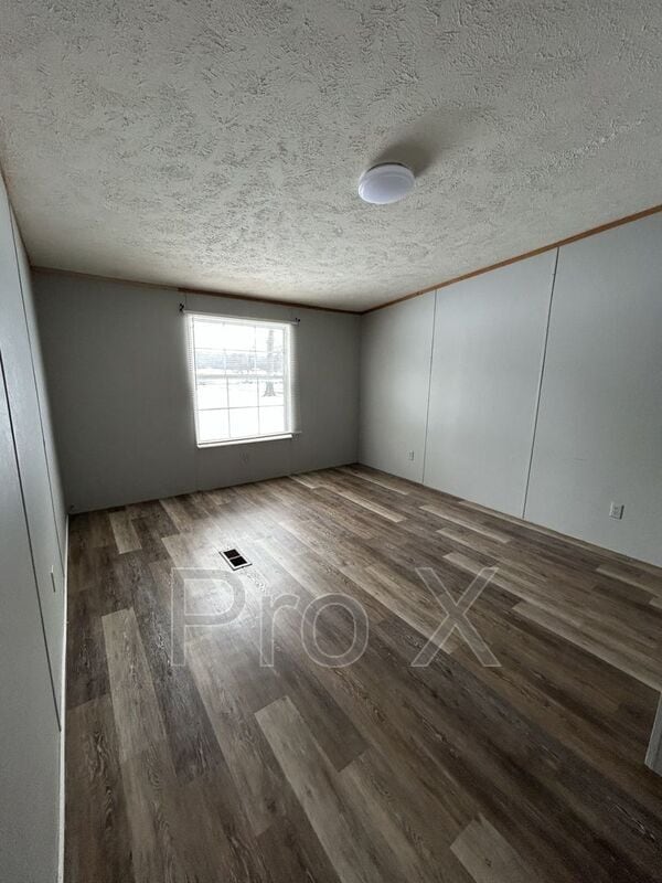 Building Photo - 1116 W 1st St