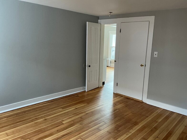 Building Photo - 160 S Main St