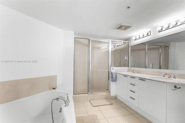 Building Photo - 16699 Collins Ave