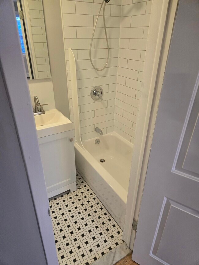 Building Photo - 96 Central Ave