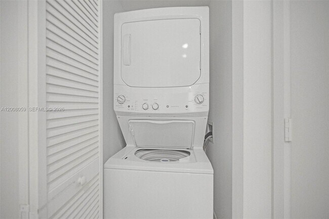 Building Photo - 121 NE 34th St