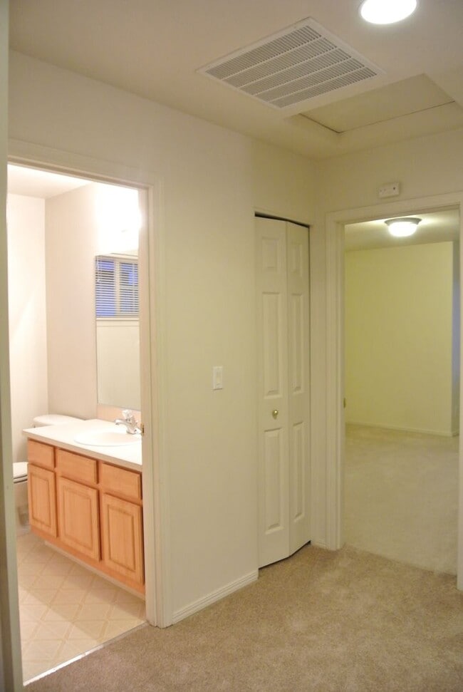 Building Photo - Spacious 3 bedroom in SE Albany