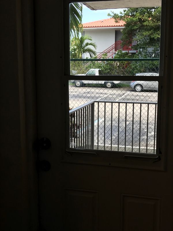 Building Photo - 142 SW 18th Ave