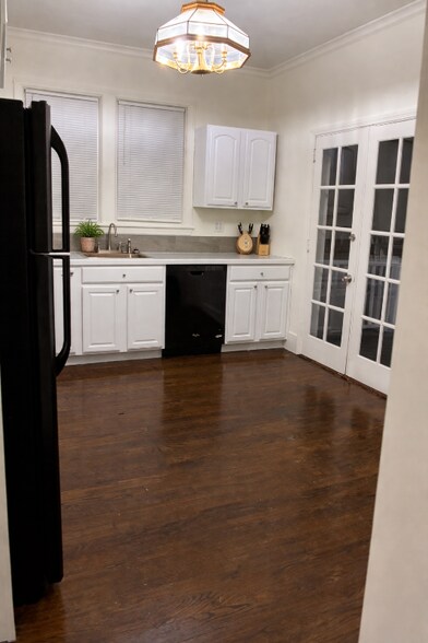 Building Photo - 247 N Main St