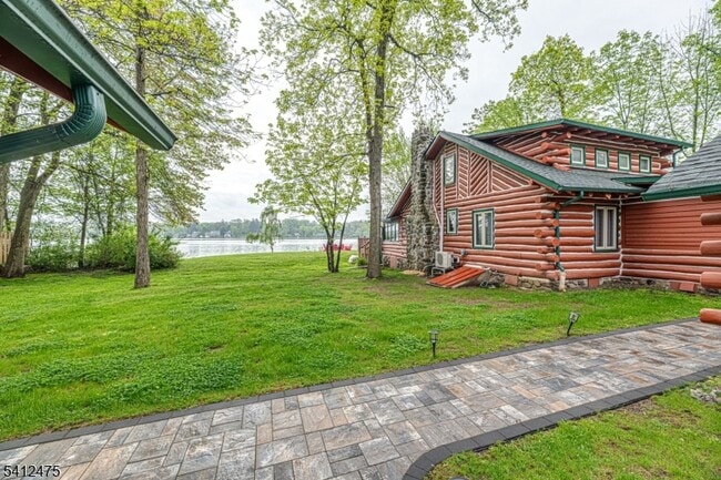 Building Photo - 121 Bearfort Rd