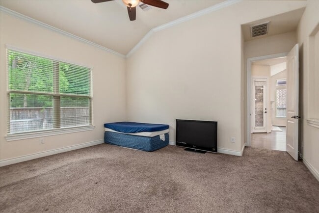 Building Photo - 23034 Creek Park Dr