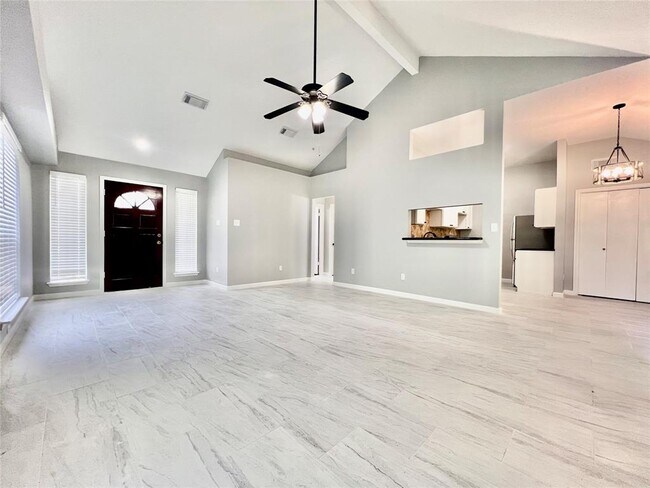 Building Photo - 15543 Scenic Haven Dr