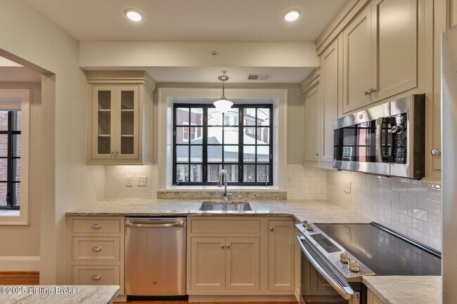 Building Photo - 1411 Willow Ave