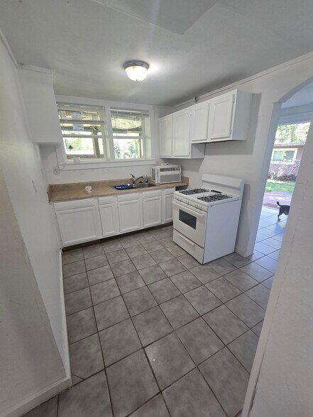 Building Photo - 1014 Moreland Ave SE