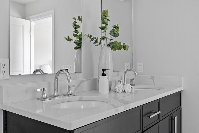 Building Photo - 65 Palmetto Dr