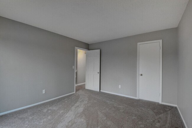 Building Photo - 4 bedroom, 2 bath home with 2 car garage, with mountain views