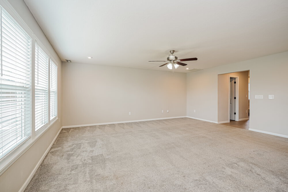 Building Photo - 4996 Crestbrook Dr
