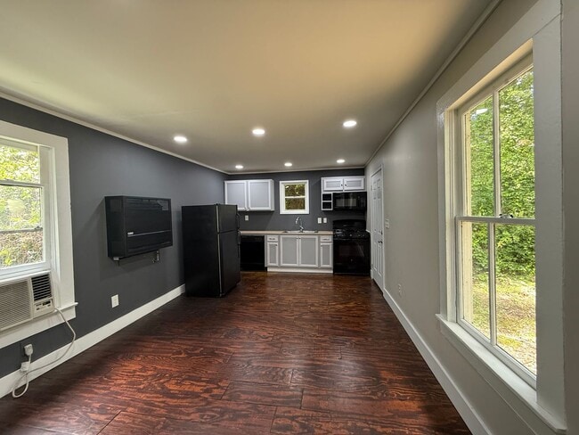 Building Photo - 1 BED 1 BATH UNDER $1000