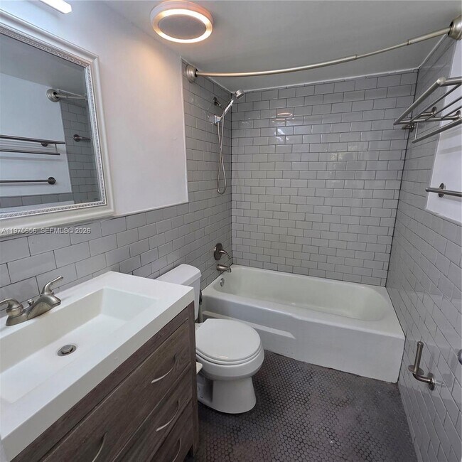 Building Photo - 1800 Sans Souci Blvd