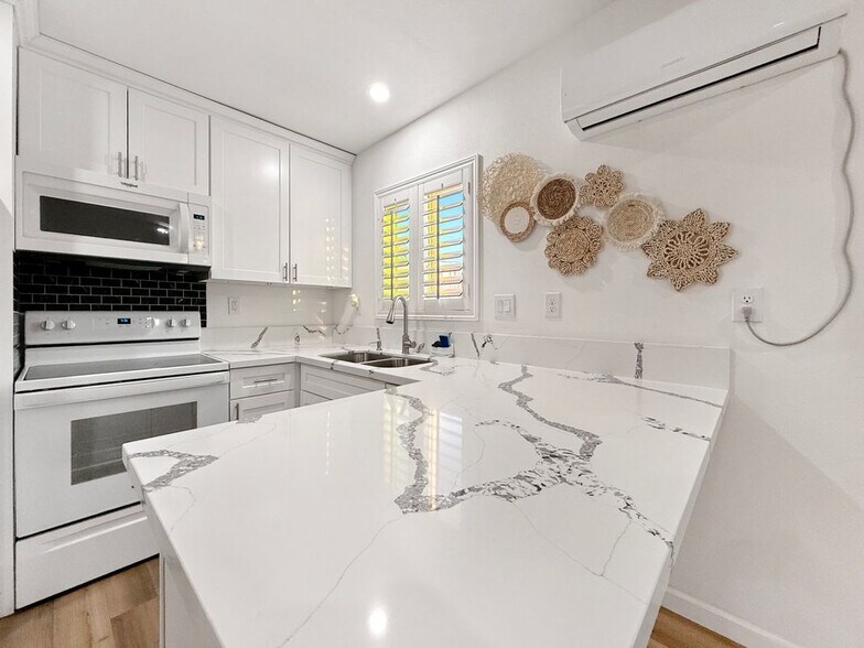 Building Photo - 39572 Armfield Ave