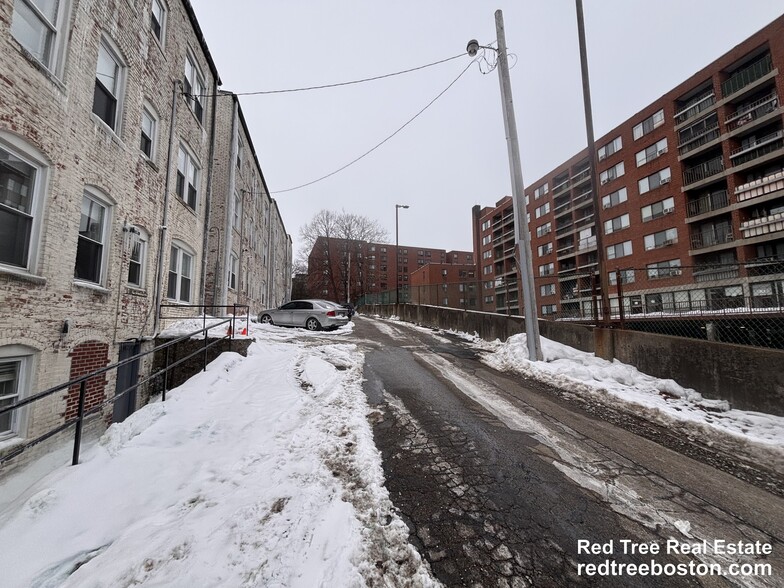 Building Photo - 7 Mt Hood Rd