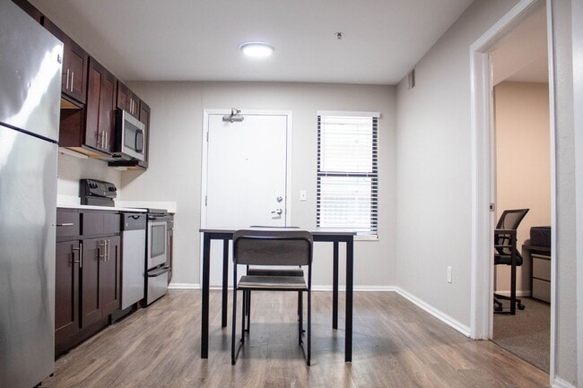 Interior Photo - 408 E Healey