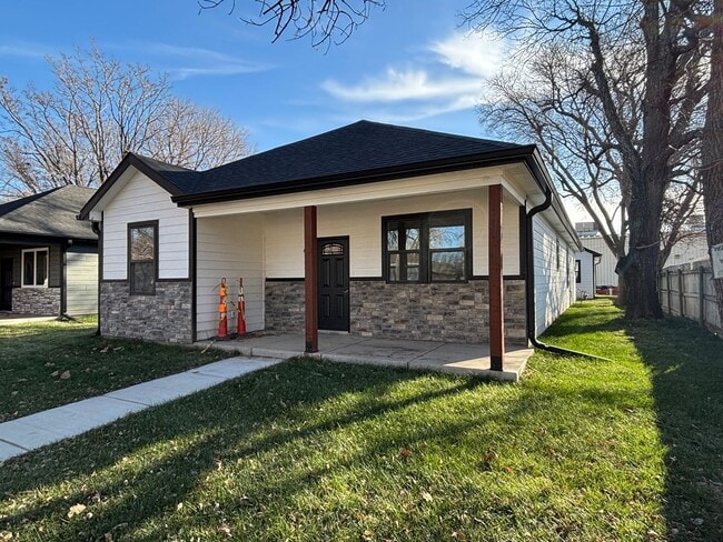 Building Photo - Stunning New Build in Central Manhattan! Available NOW!