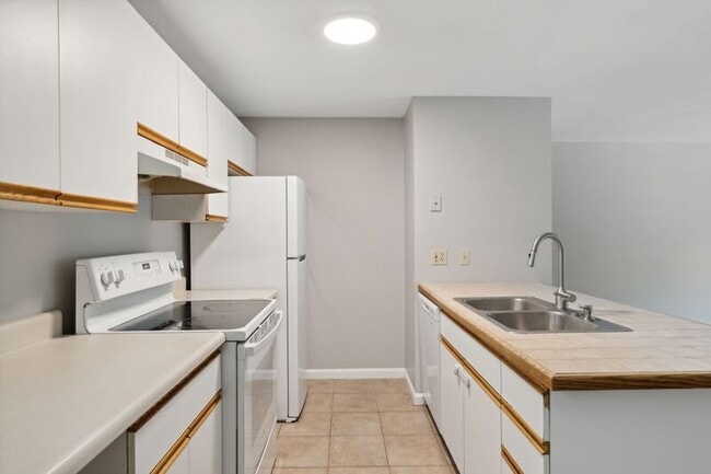 Building Photo - 10 Rose Terrace Cir