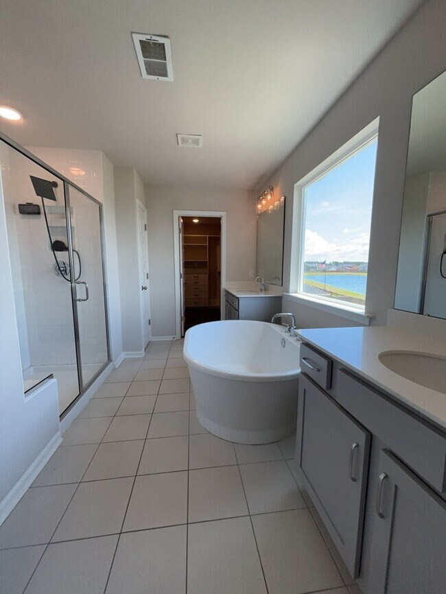 Building Photo - 445 Navona Dr