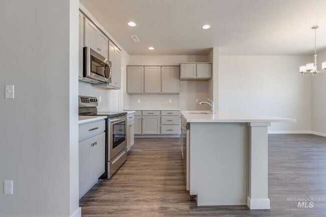 Building Photo - 4 Bed 2 Bath in Meridian with 3 Car Garage