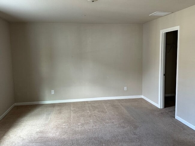 Building Photo - Woodbury Estates