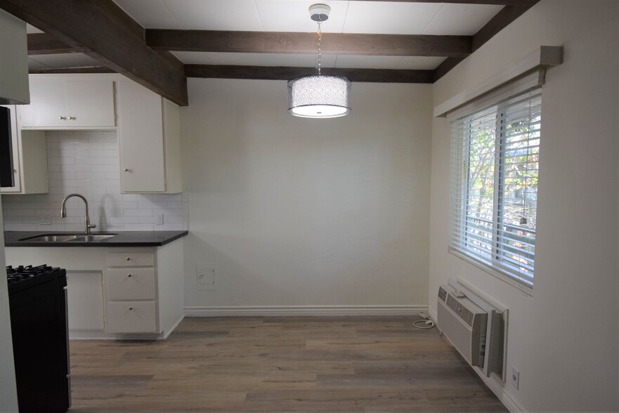 Building Photo - 6125 Whitsett Ave