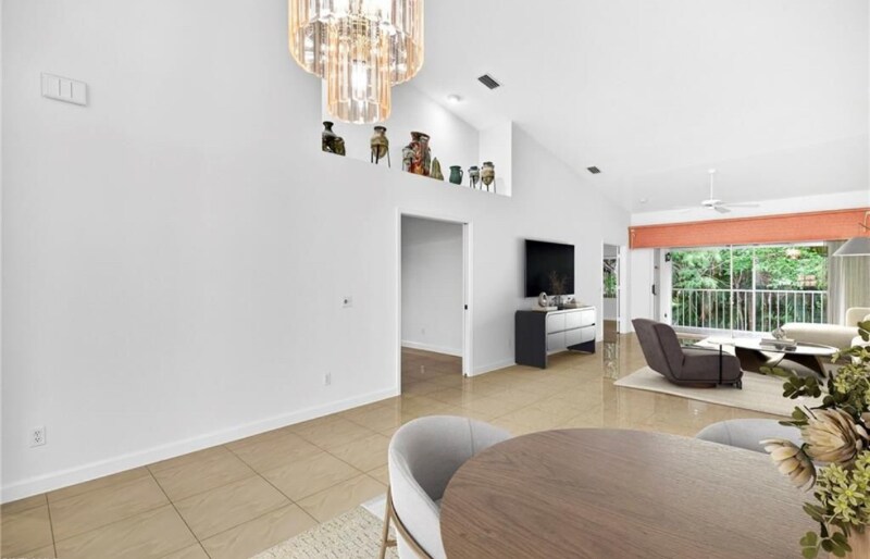 Building Photo - 2325 Hidden Lake Dr