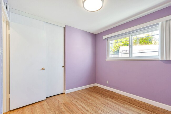 Building Photo - Spacious 4BR/2BA Home in Prime Irvington C...