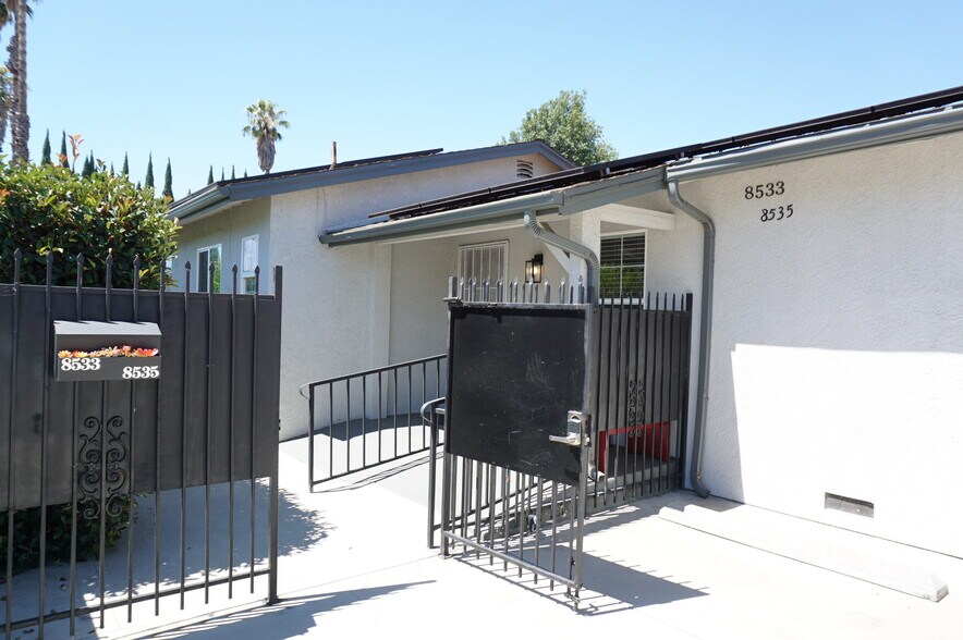 Building Photo - 8533 Woodley Ave