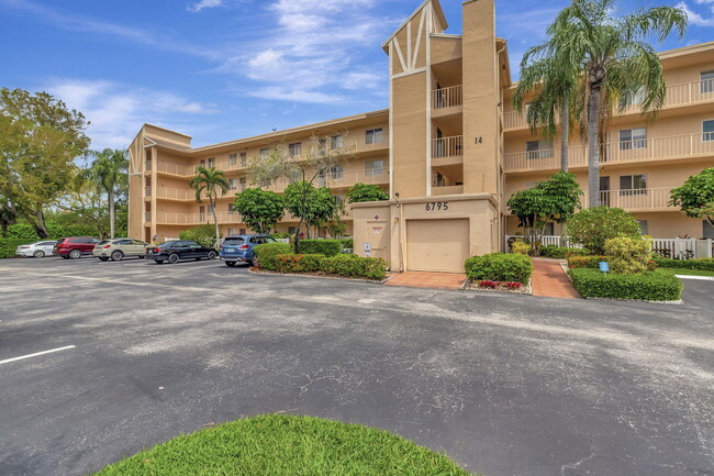 Building Photo - 6795 Huntington Ln