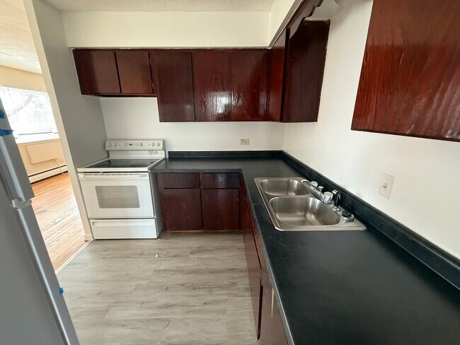 Building Photo - 1246 S 51st Ct