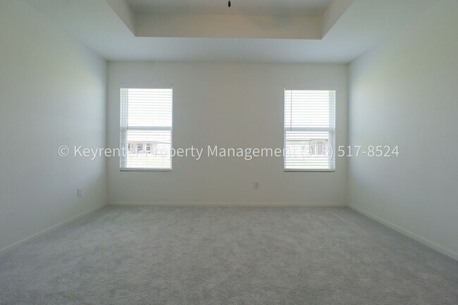 Building Photo - 2908 S Redwood Ave
