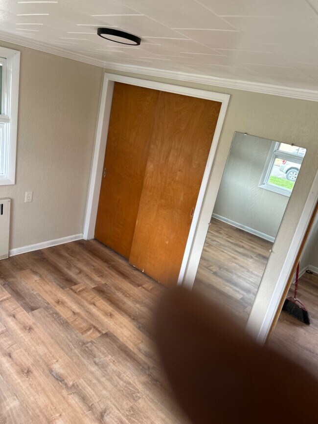 Building Photo - 617 Independence Dr