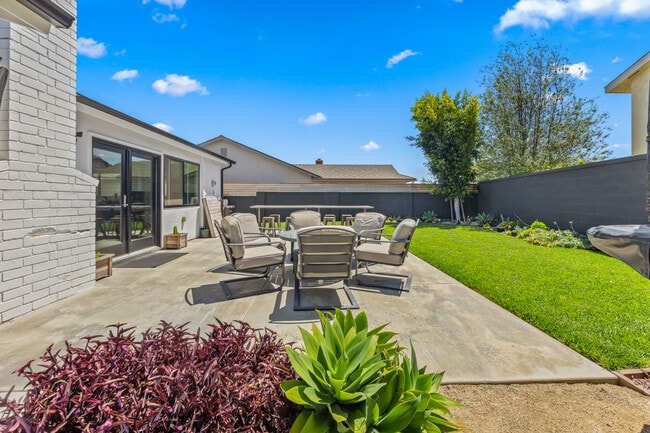 Building Photo - 6522 Farinella Dr