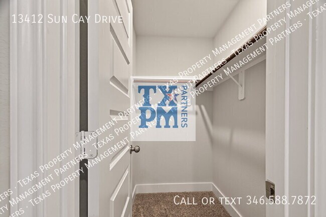 Building Photo - 13412 Sun Cay Drive