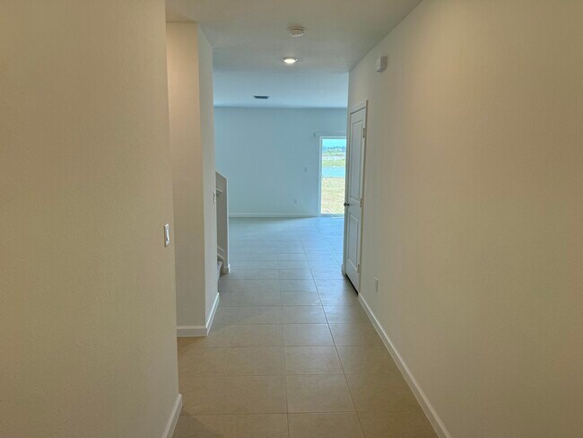 Building Photo - 10856 NW Everbreeze Dr