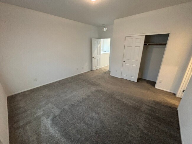 Building Photo - Charming 3-Bedroom Home with Spacious Back...