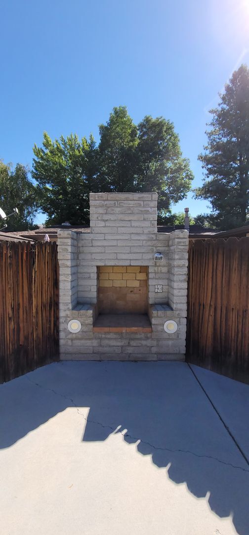 Building Photo - Beautiful 2 Bedroom / 2 Bath Bungalow Next to Hidden Valley Golf Club with Large Private Patio, N...