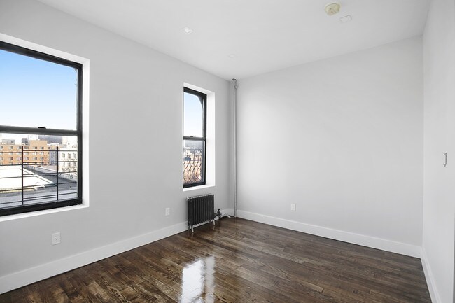 Building Photo - 326 E 117th St
