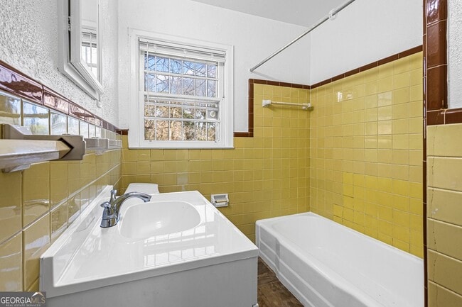 Building Photo - 1406 Columbia Dr