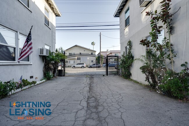 Building Photo - 14753 1/2 Vanowen-4B