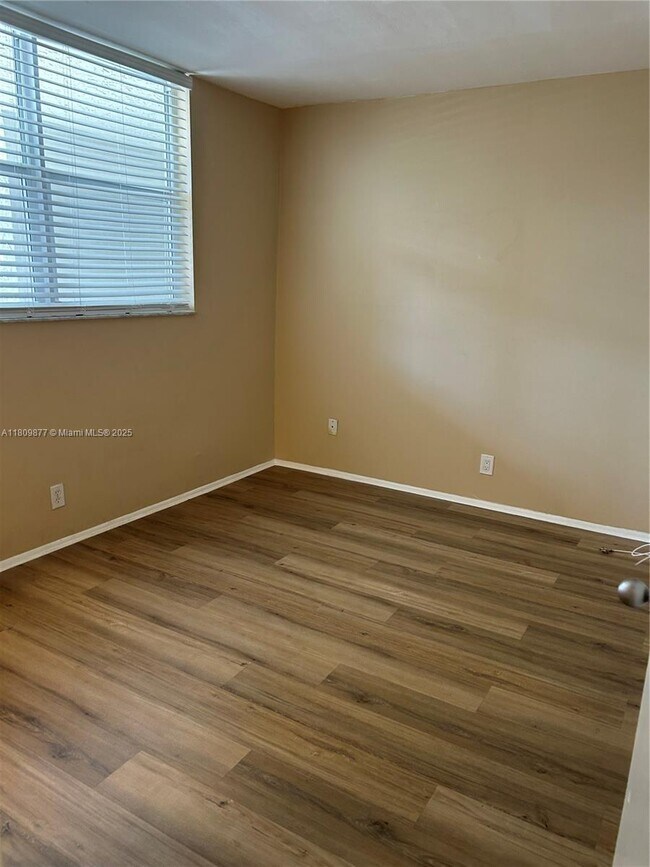 Building Photo - 9230 Lagoon Pl