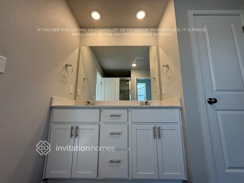 Building Photo - 4410 Trader St