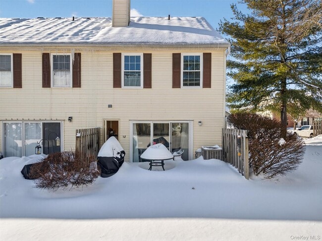 Building Photo - 12 Brook Dr