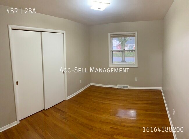 Building Photo - 53 Luray Ave NW