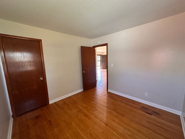 Building Photo - 4806 Imperial Terrace