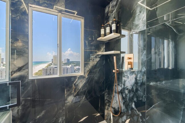 Building Photo - 8743 Thomas Dr