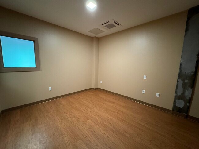 Building Photo - 83 Hanover St